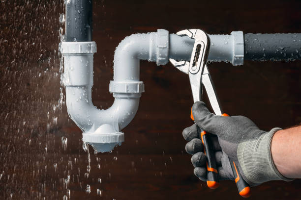 Professional Burst Pipe Repair technician working in El Nido, CA